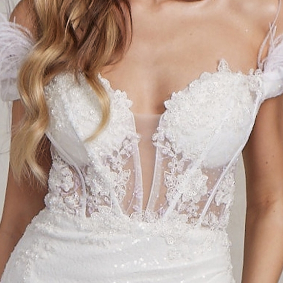 Wedding dress - Picture 2 of 8